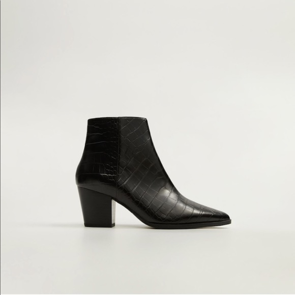 Black pointed toe booties - Picture 2 of 5